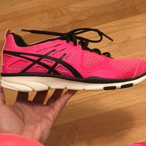 Women’s ASICS Gel Sustain TR Size 6.5